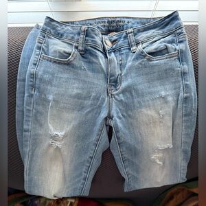 American Eagle Outfitters Light Wash Distressed JEGGING Jeans Size 2
